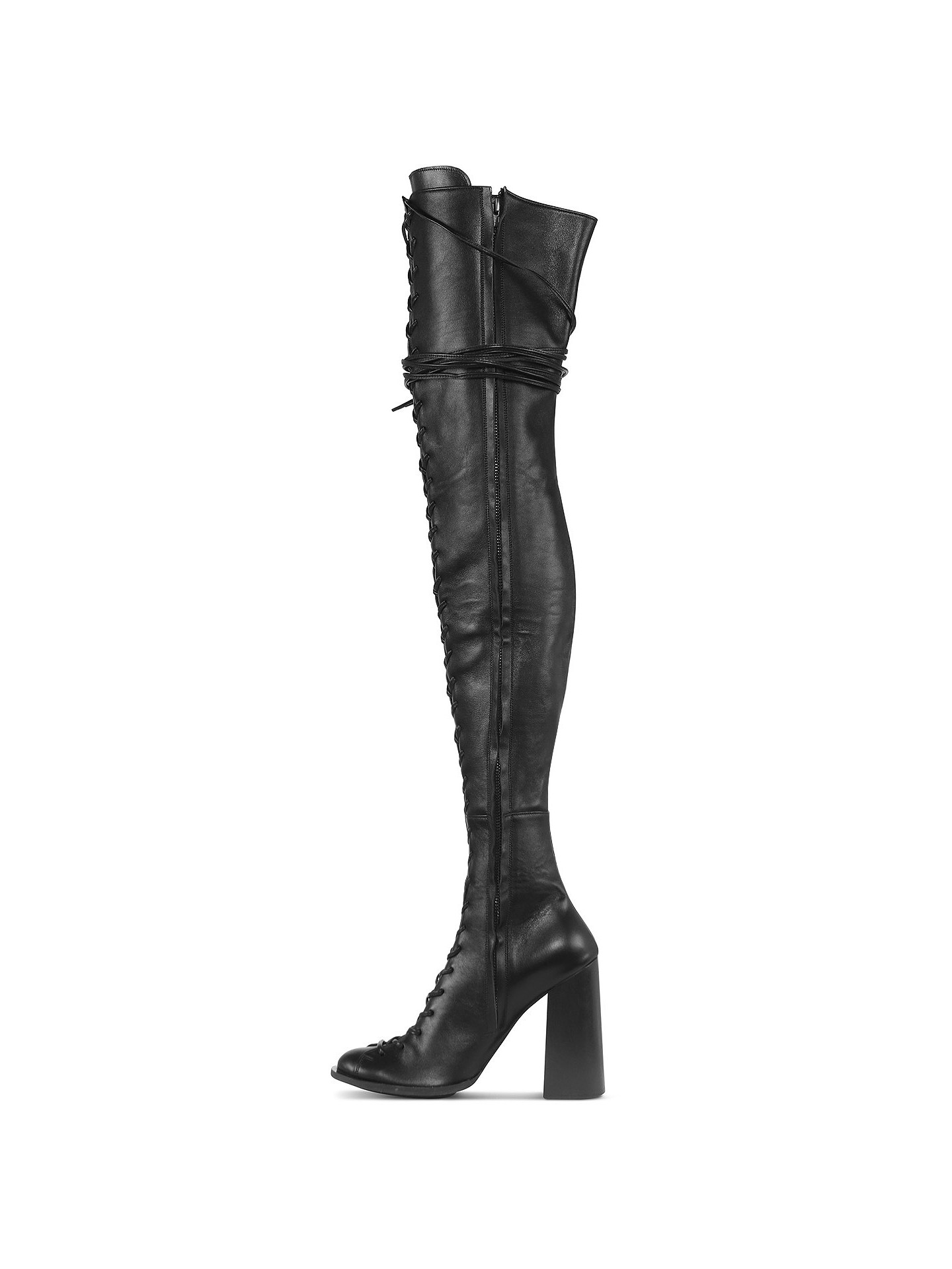 Ботфорты на шнурках и каблуке