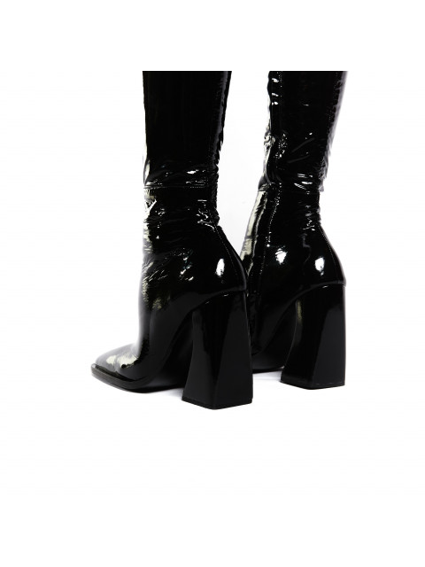 Черные ботфорты с фигурным каблуком