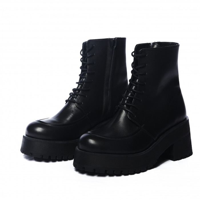 Ботинки cо жгутом матовые Ботинки cо жгутом матовые