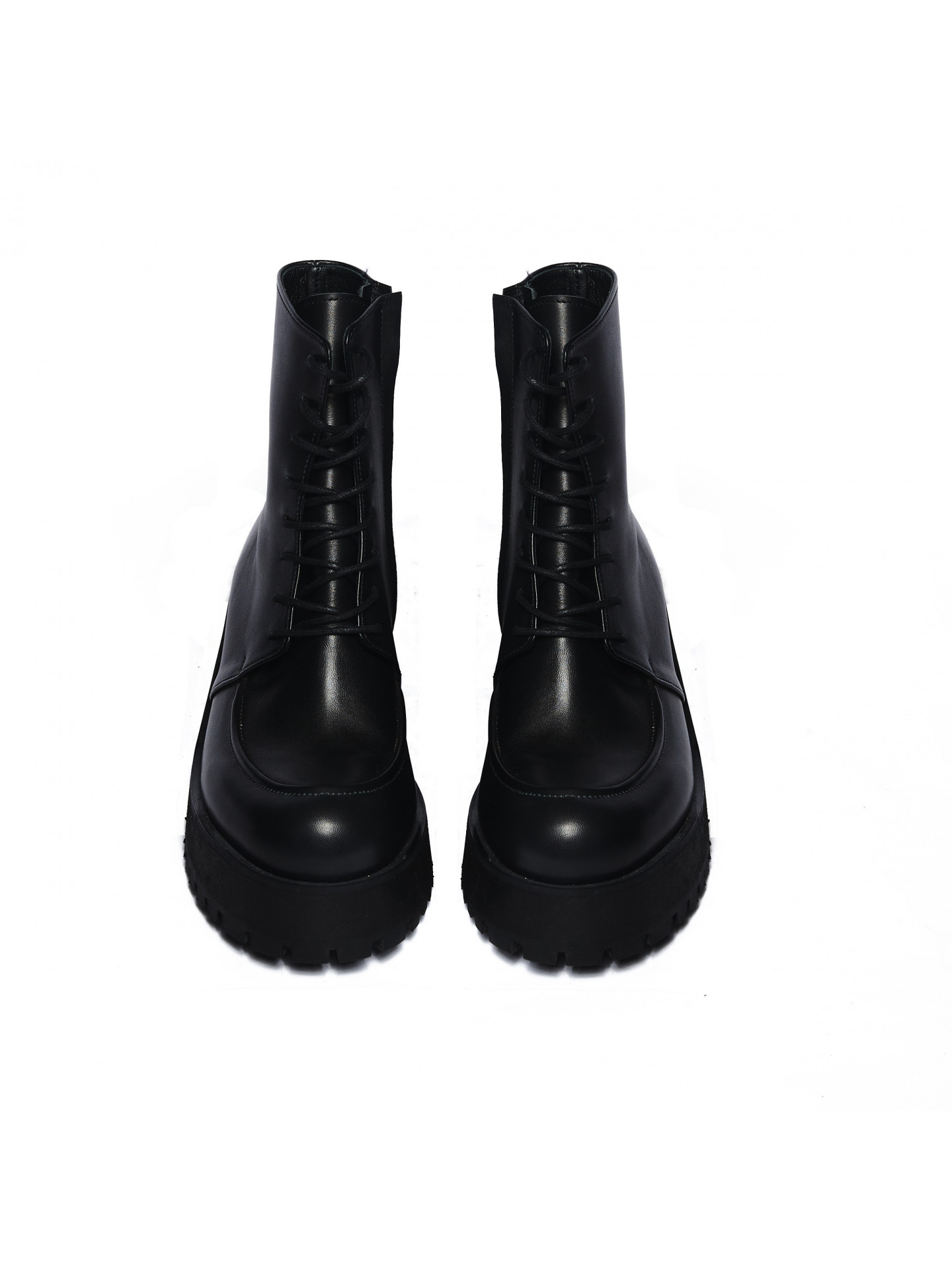 Ботинки cо жгутом матовые