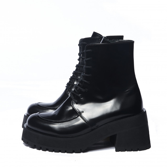 Ботинки со жгутом лаковые Ботинки со жгутом лаковые