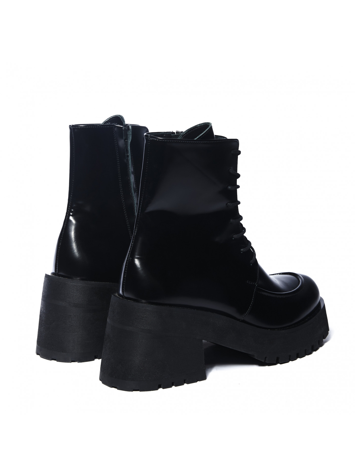 Ботинки со жгутом лаковые