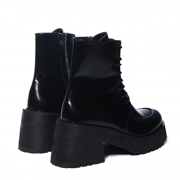 Ботинки со жгутом лаковые Ботинки со жгутом лаковые