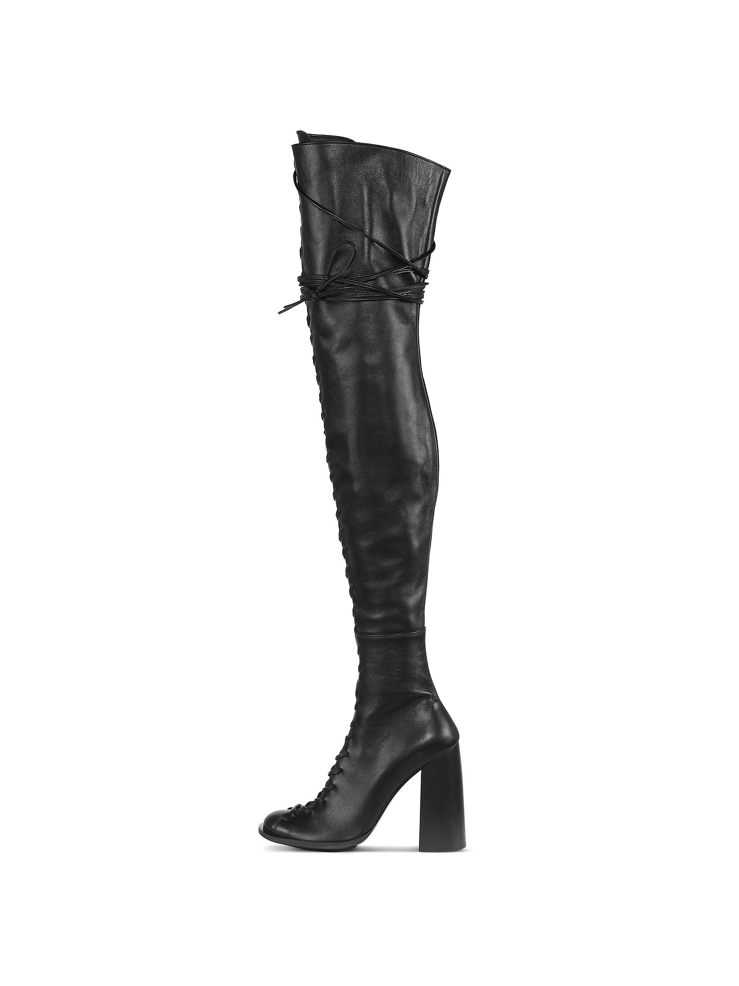 Laced tall boots on heel