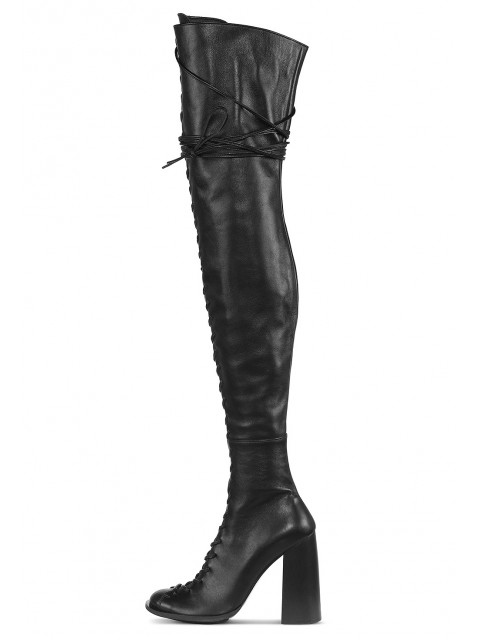Laced tall boots on heel