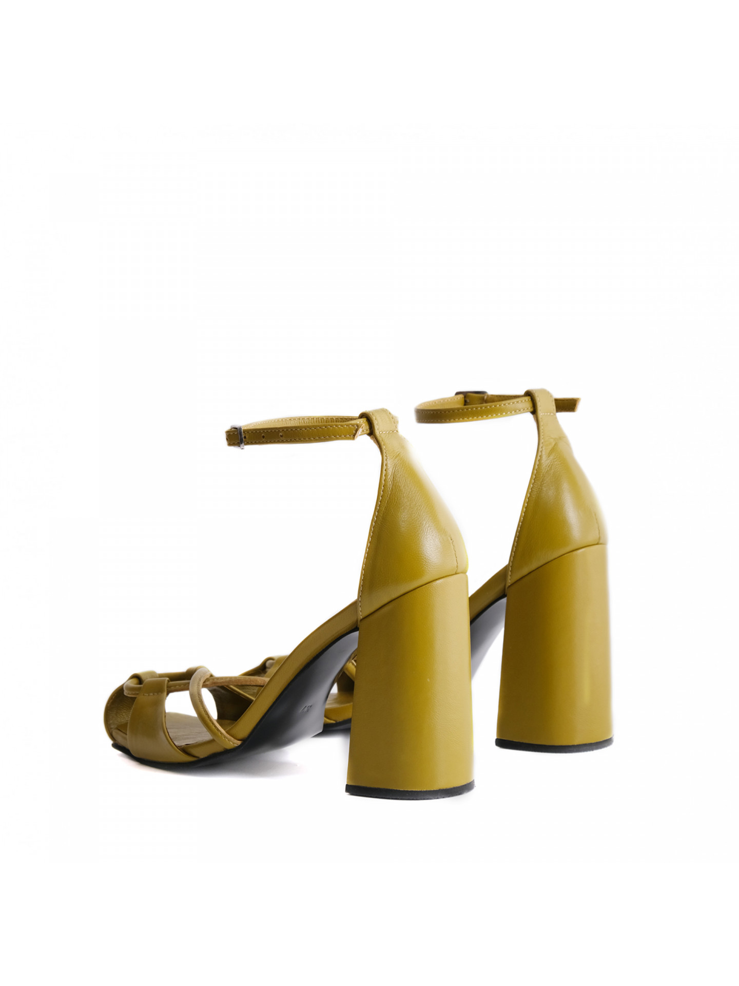 Toe lacing heeled sandals