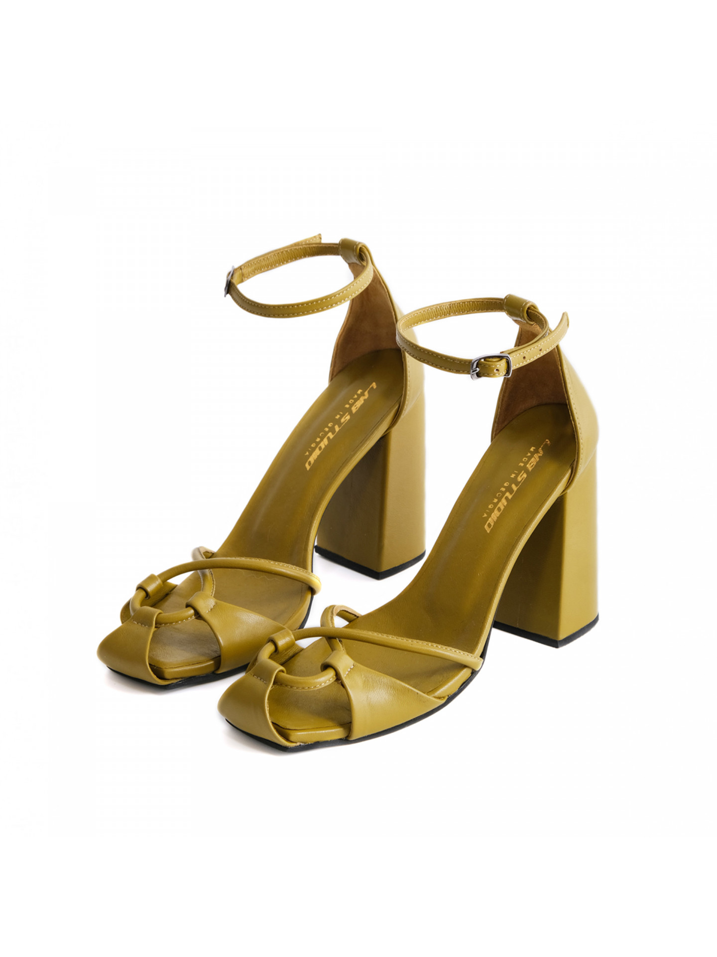 Toe lacing heeled sandals