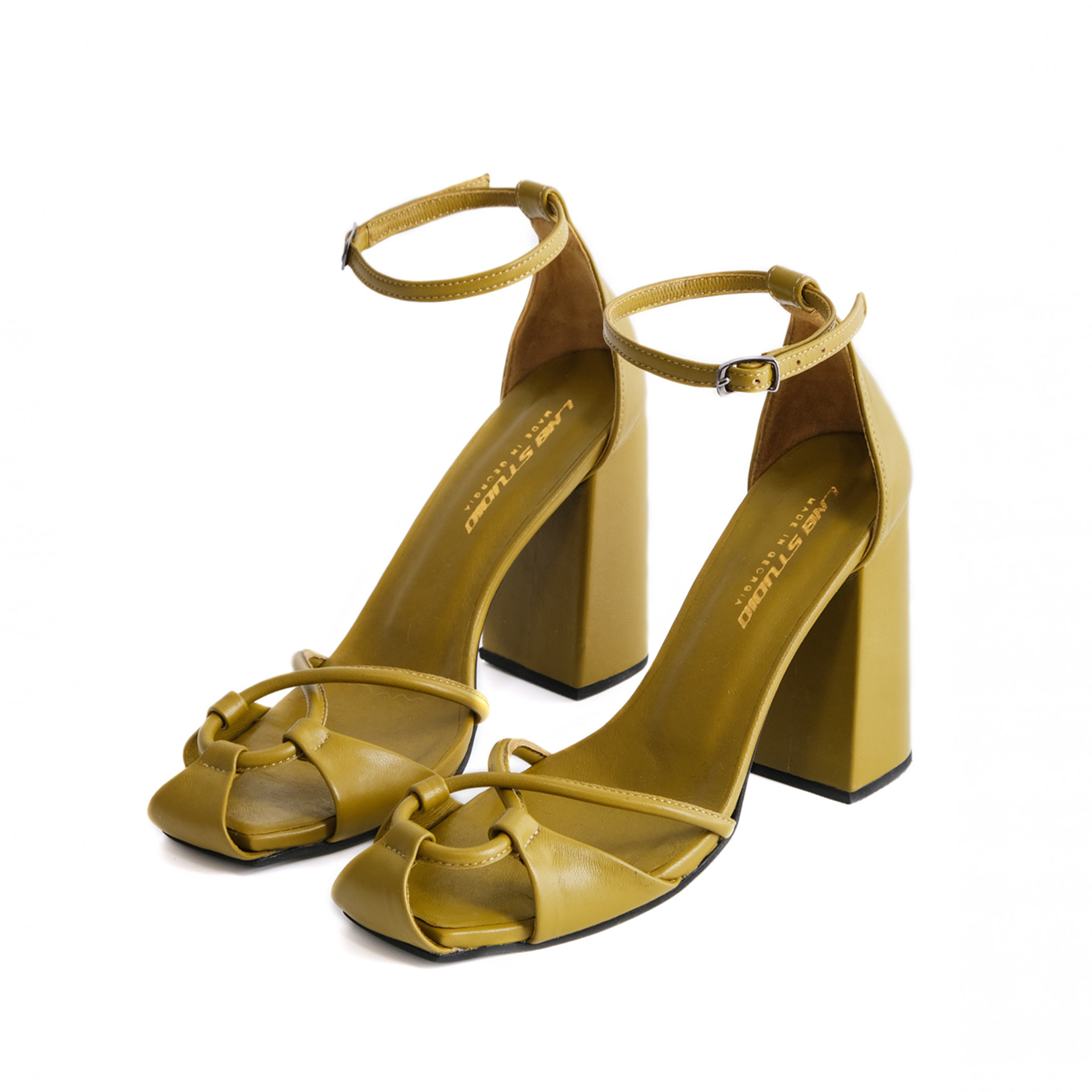 Босоножки с переплетением на мысе Босоножки с переплетением на мысе