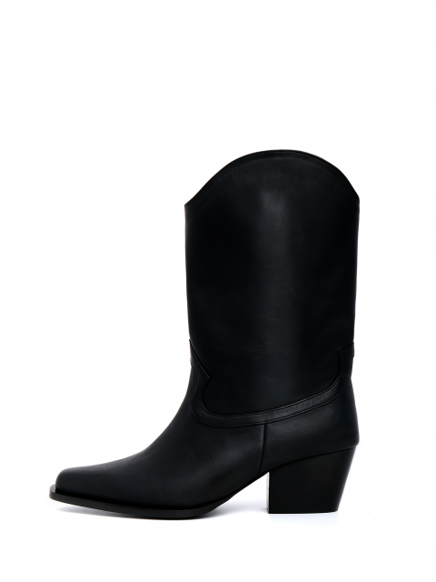 Familiar cowboy boots Familiar cowboy boots