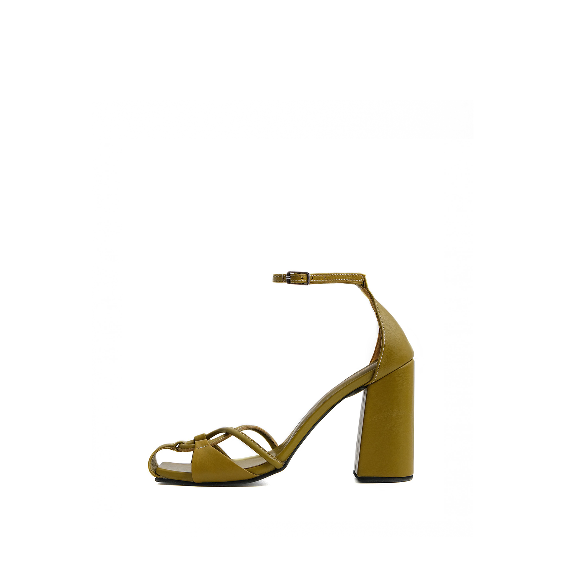 Босоножки с переплетением на мысе Босоножки с переплетением на мысе