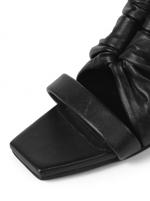 Horseshoe mules Horseshoe mules