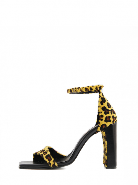 Toe lacing heeled sandals Toe lacing heeled sandals