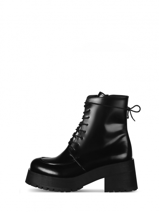Glossy rope boots