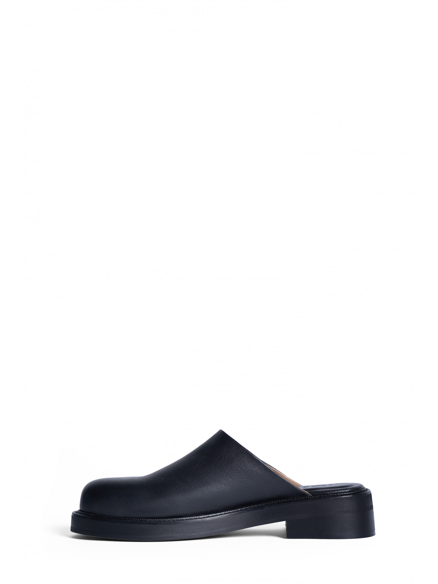 Mules with flat soles Mules with flat soles