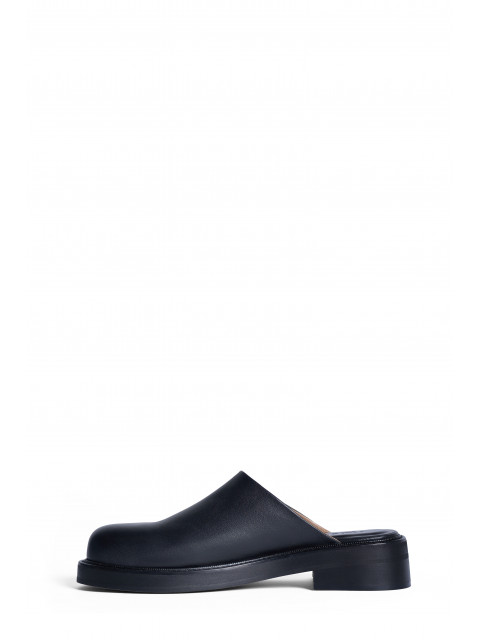Mules with flat soles Mules with flat soles
