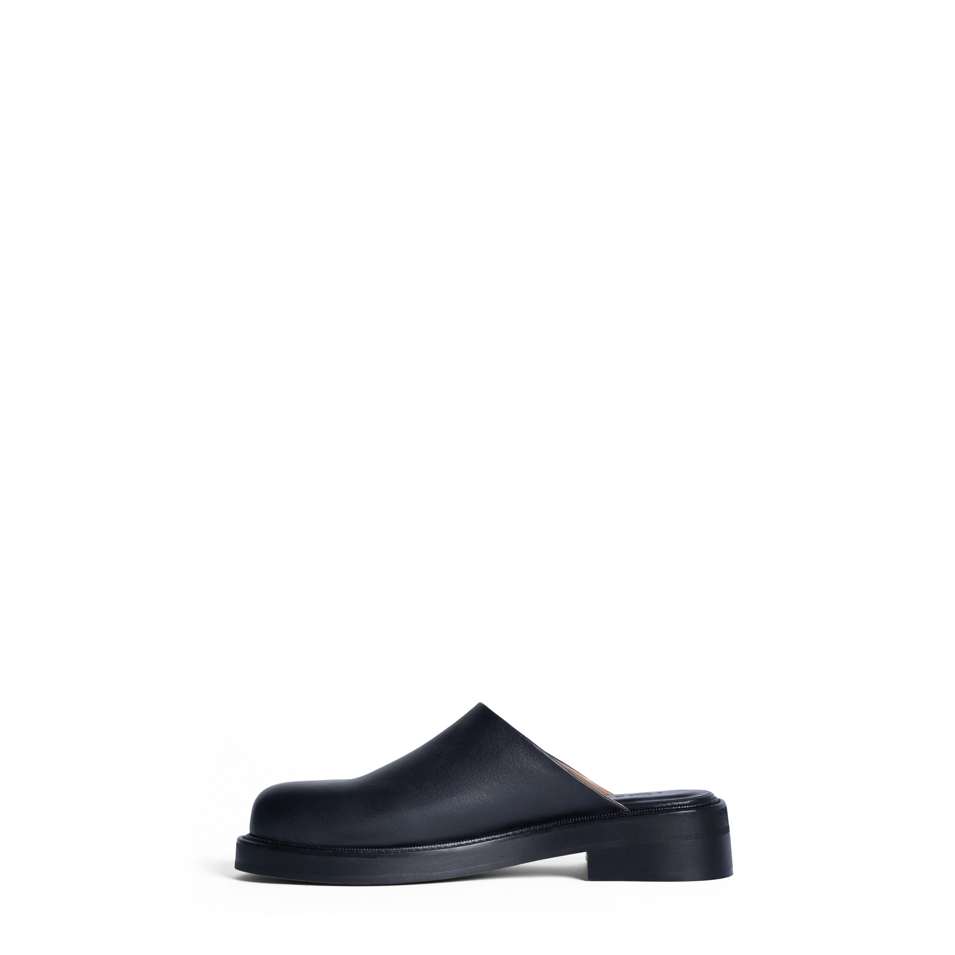 Mules with flat soles Mules with flat soles