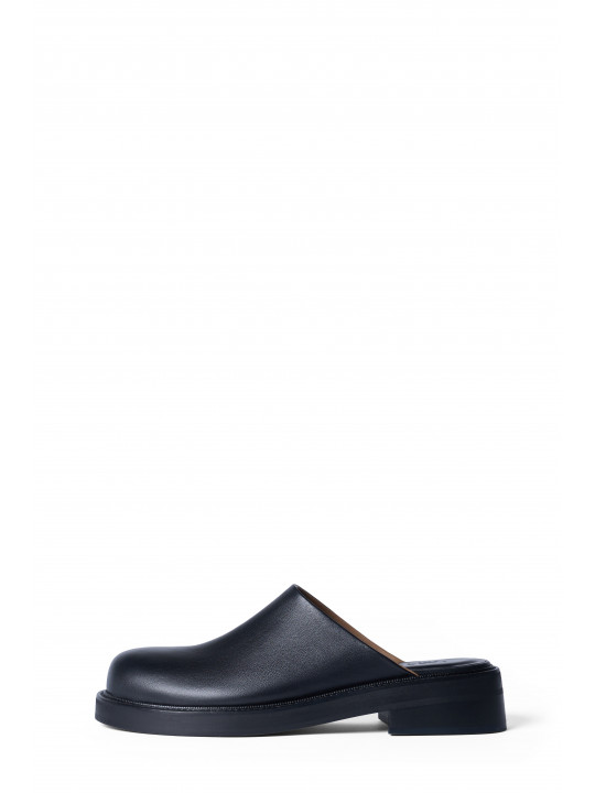 Mules with flat soles