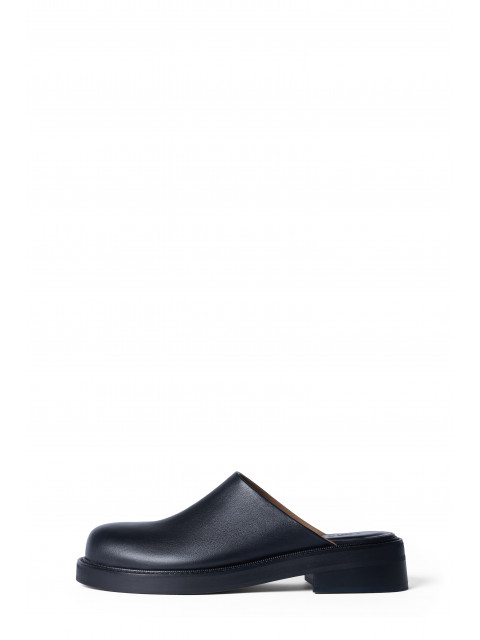 Mules with flat soles Mules with flat soles