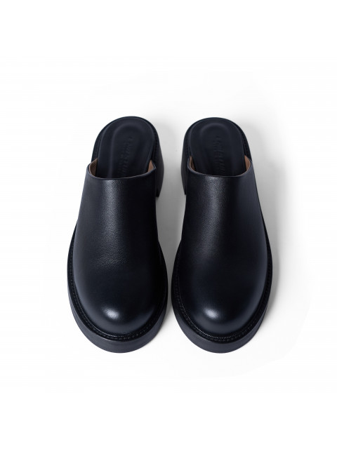 Mules with flat soles Mules with flat soles