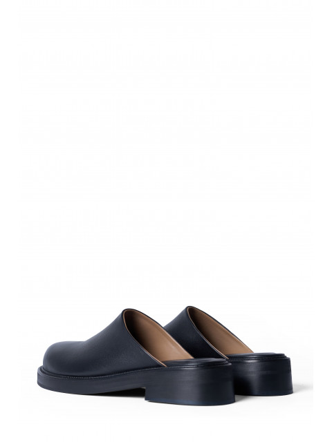 Mules with flat soles Mules with flat soles