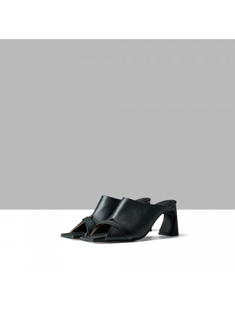 Mules with a stable heel