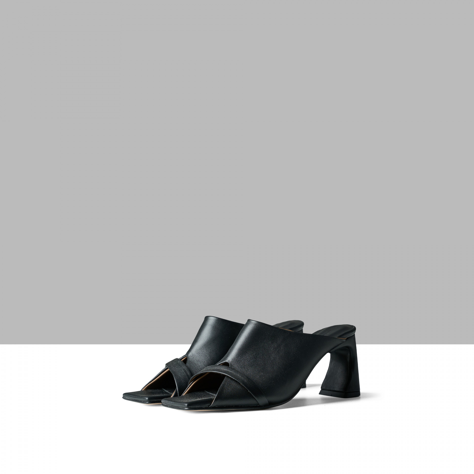 Mules with a stable heel