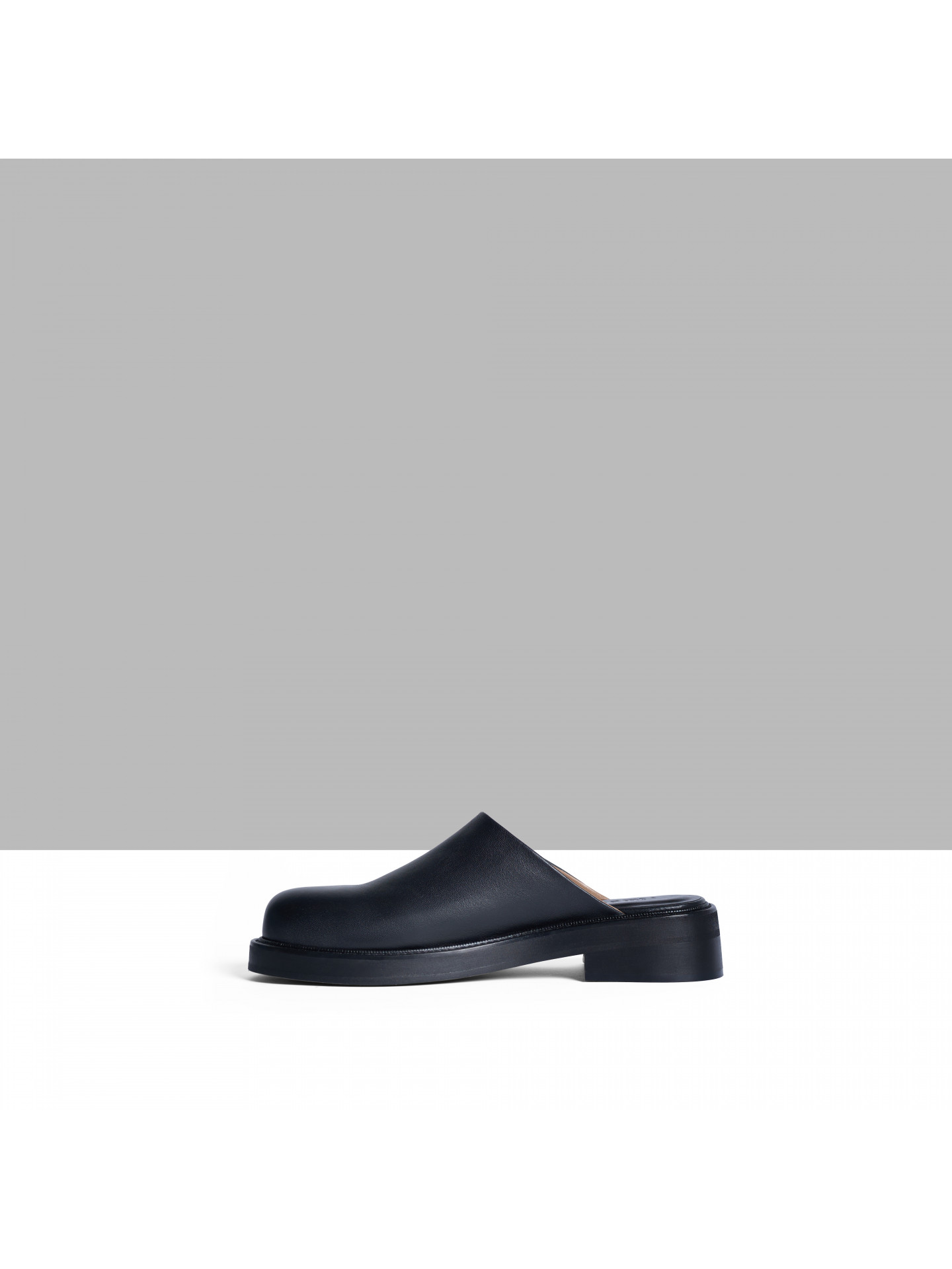 Mules with flat soles