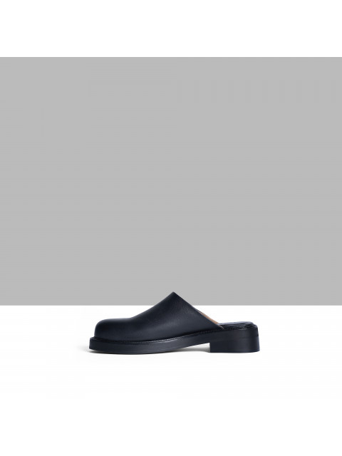 Mules with flat soles