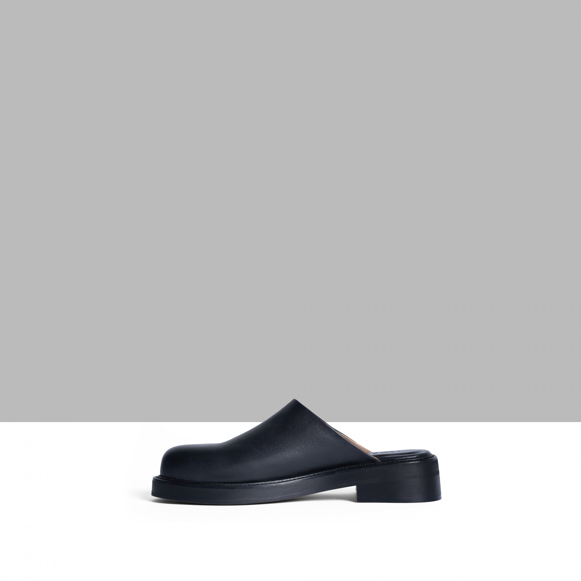 Mules with flat soles