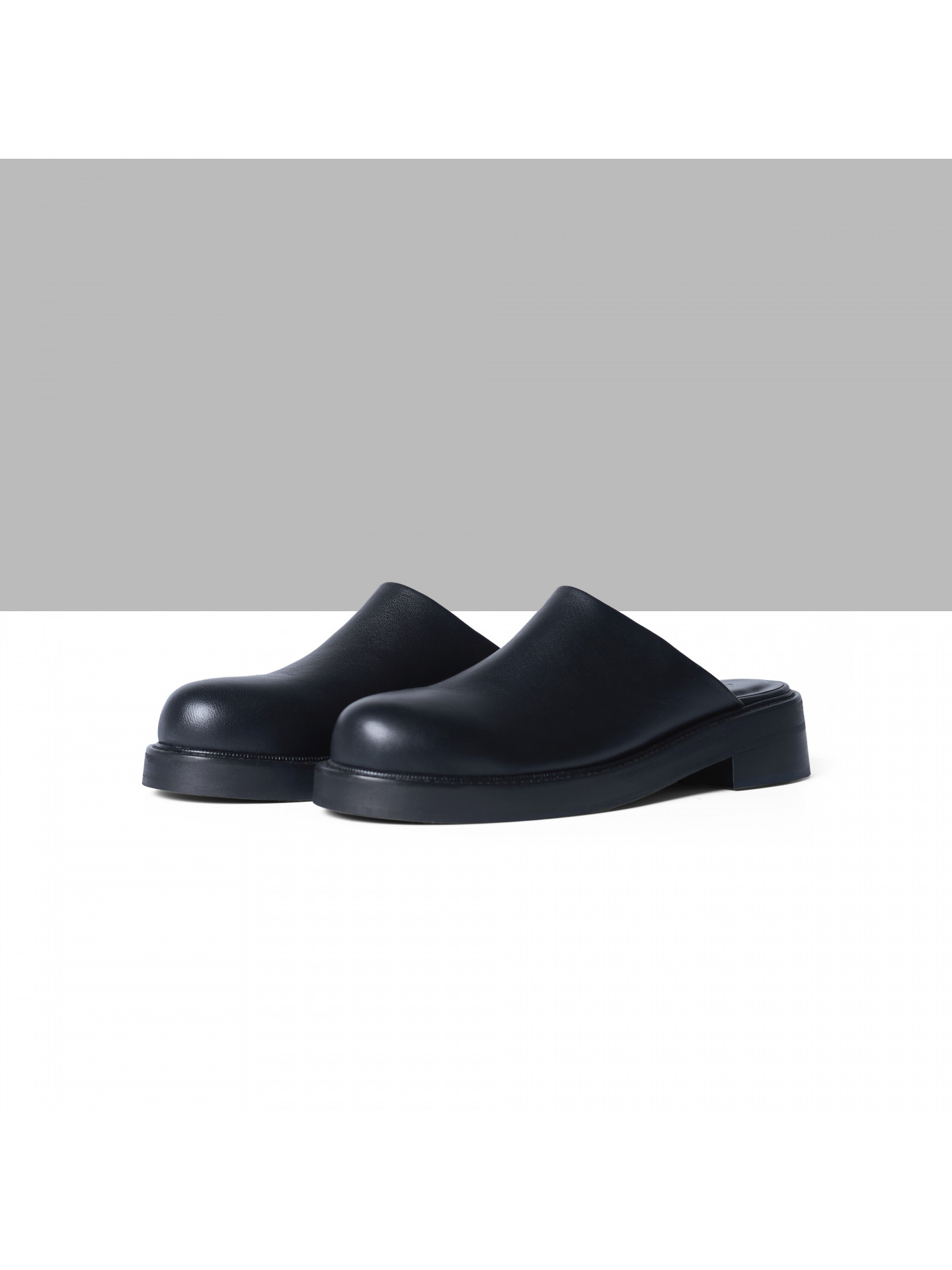 Mules with flat soles