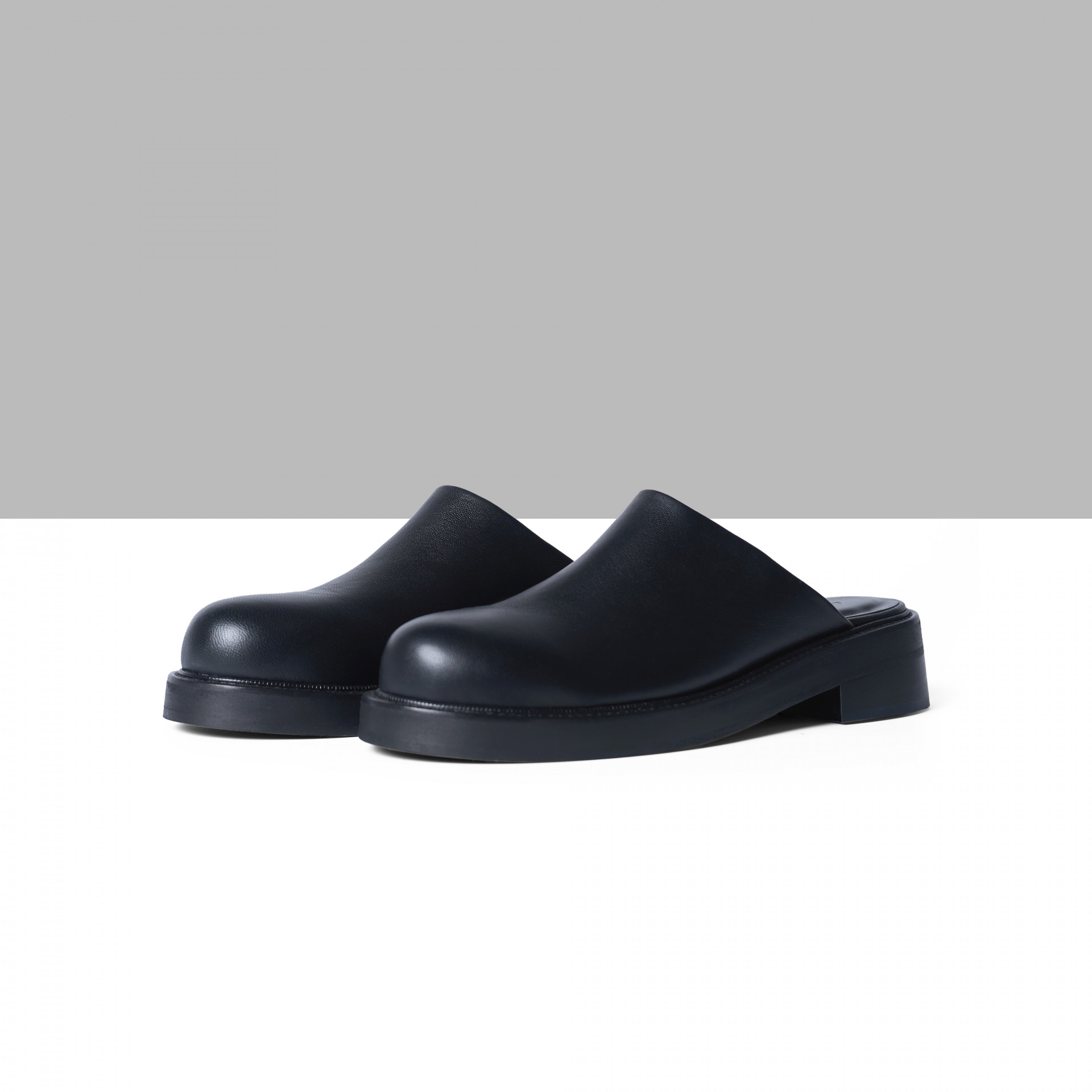 Mules with flat soles