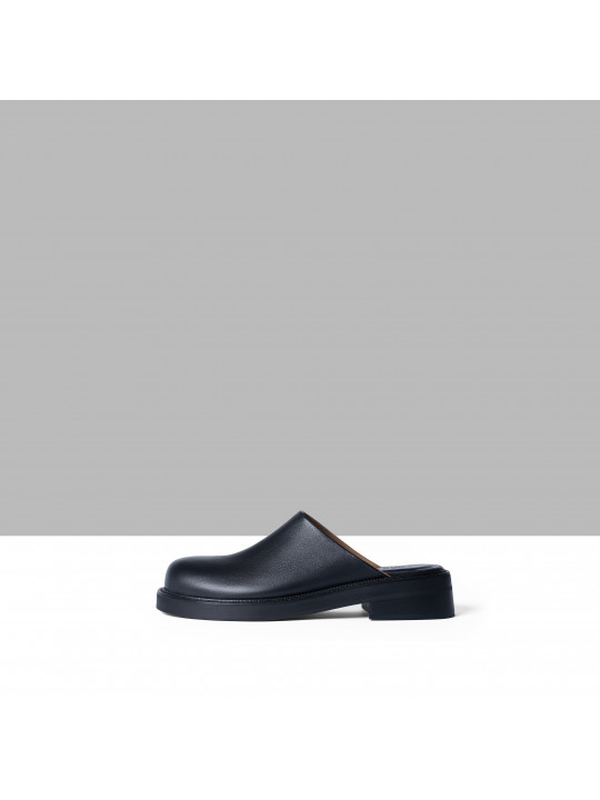 Mules with flat soles