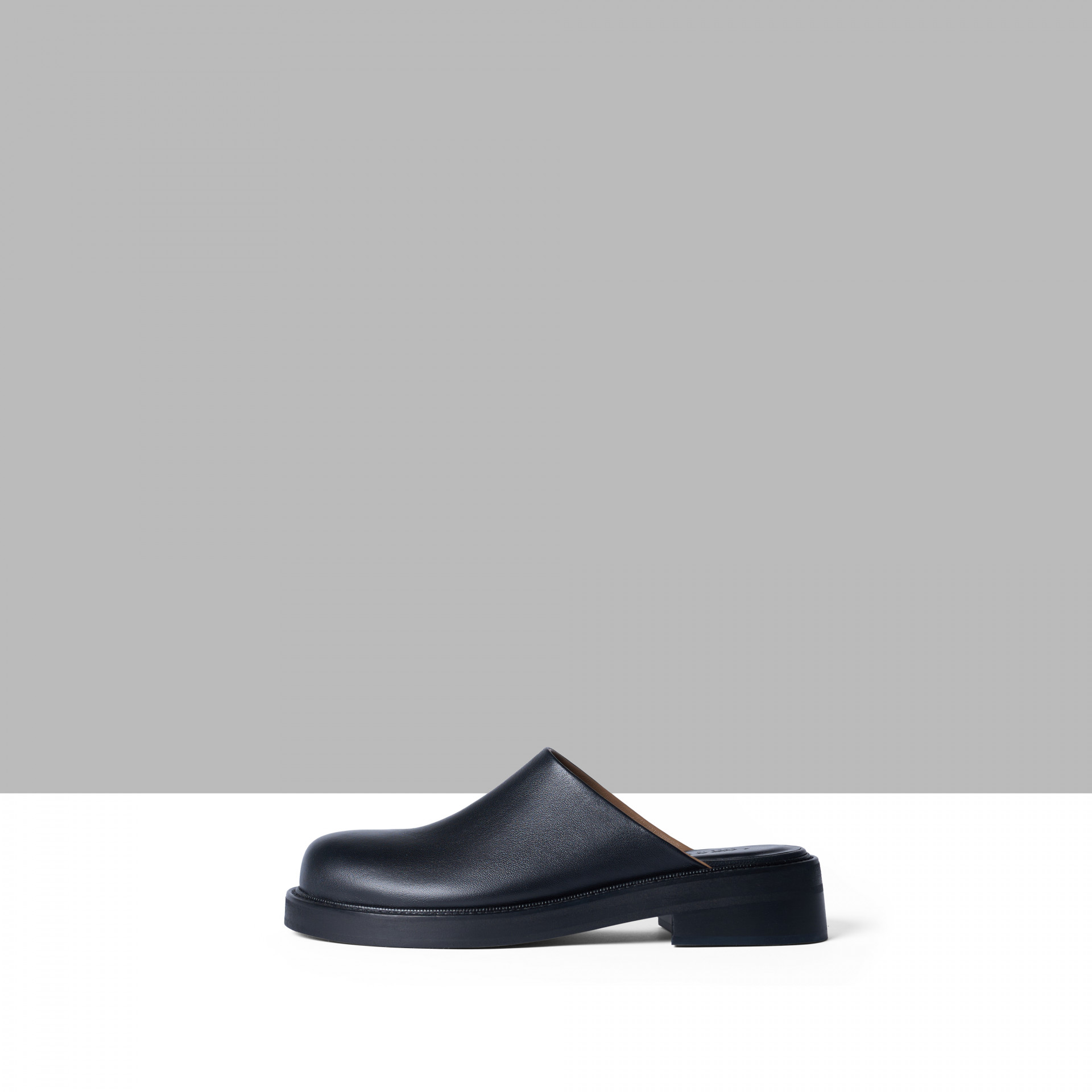 Mules with flat soles