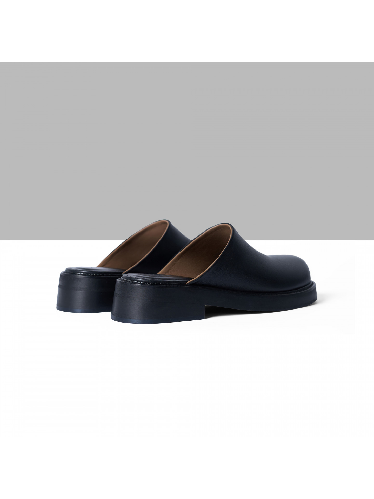 Mules with flat soles