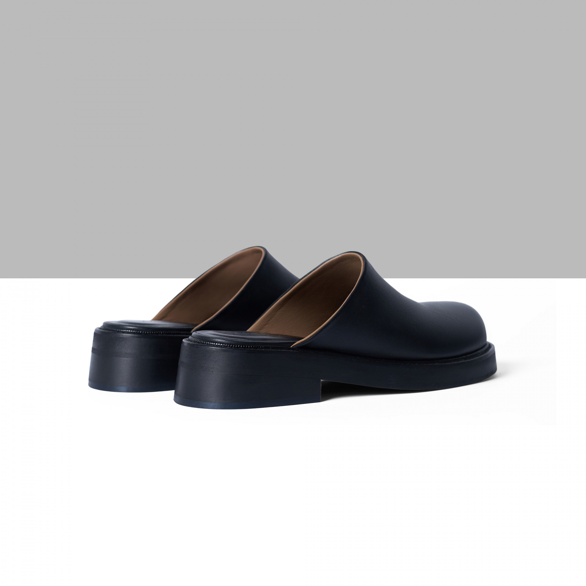 Mules with flat soles