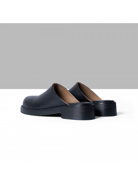 Mules with flat soles