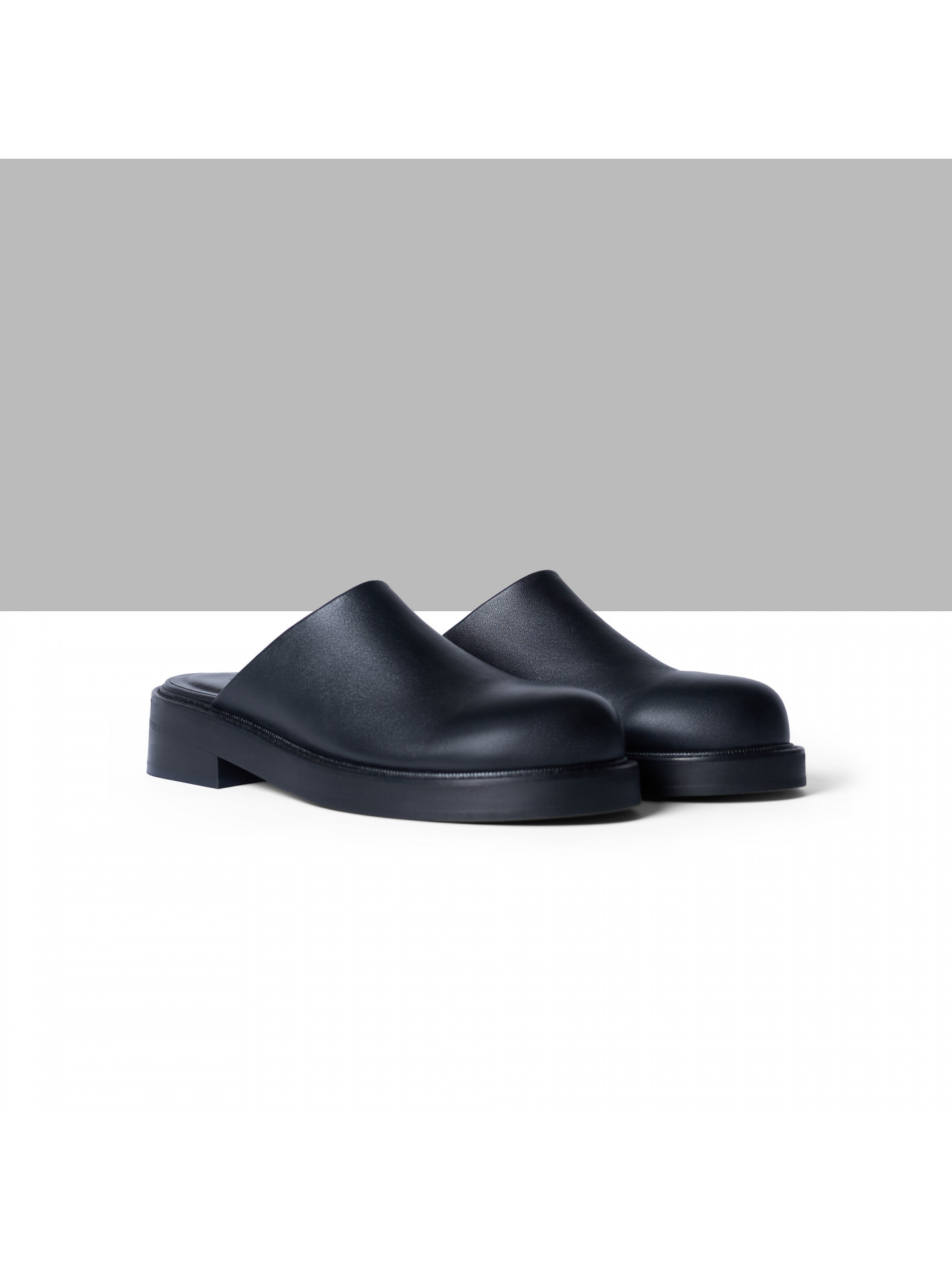 Mules with flat soles