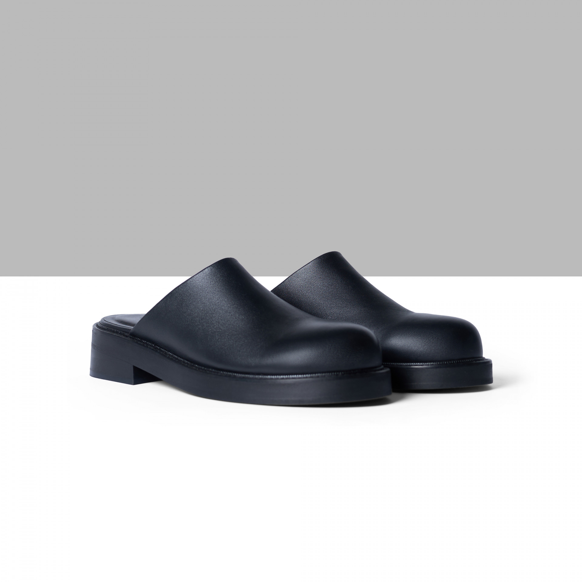 Mules with flat soles