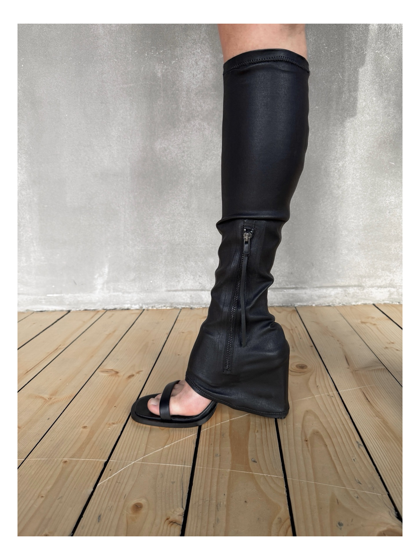 Leather gaiters