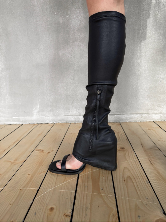 Leather gaiters