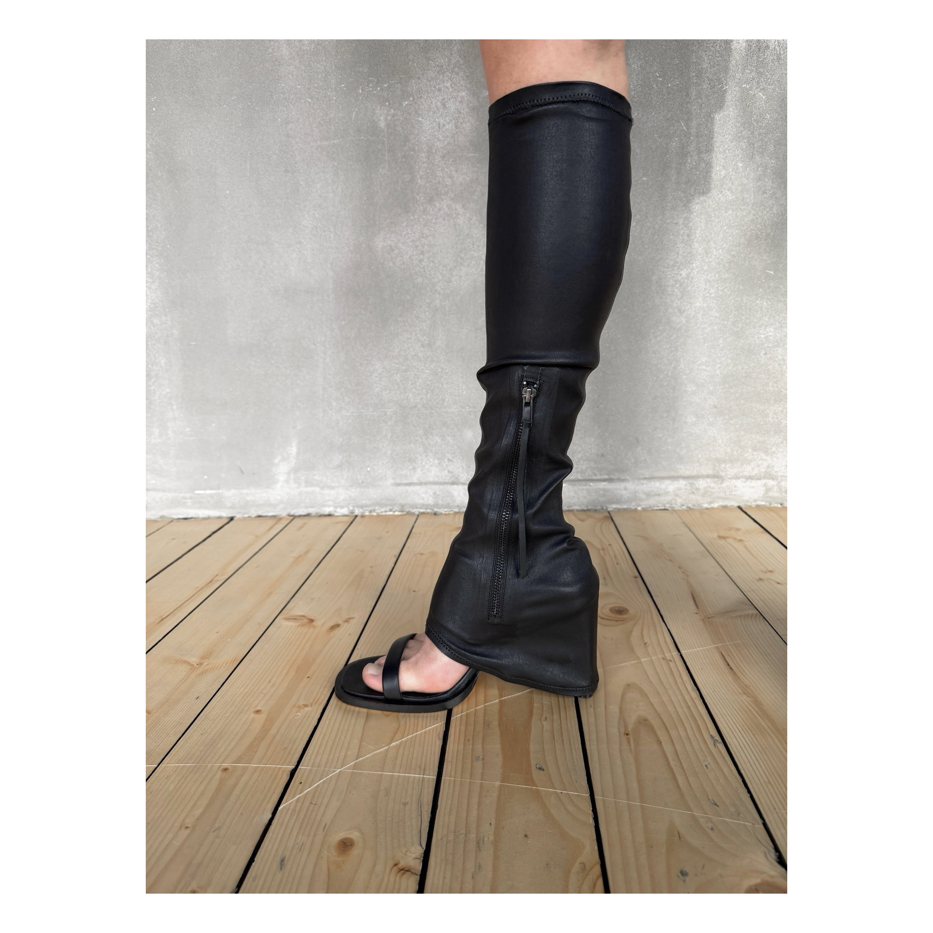 Leather gaiters